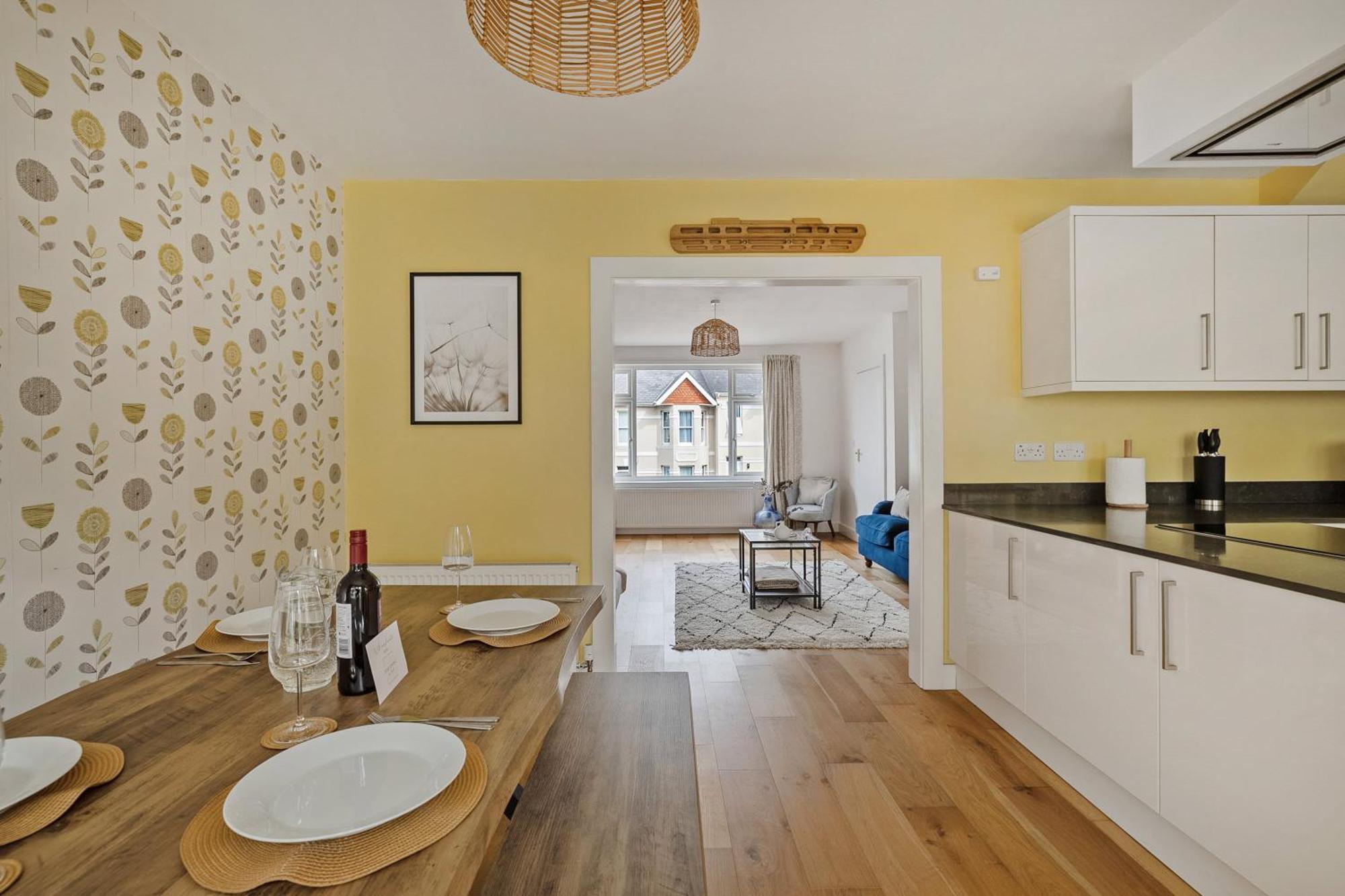 Holiday home Modern Homely 3 Bed In W Parking *